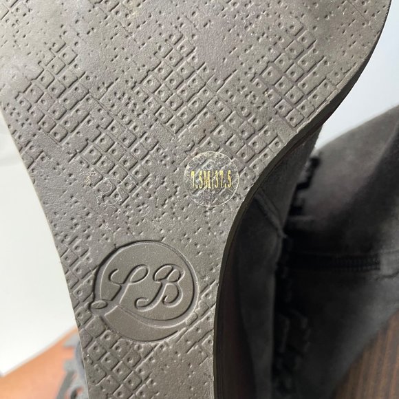 LUCKY BRAND grey suede fringe yachin boots size 7.5 - Picture 8 of 8